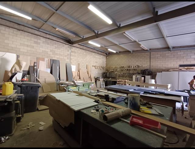 166M² MINI FACTORY TO LET IN KYA SANDS